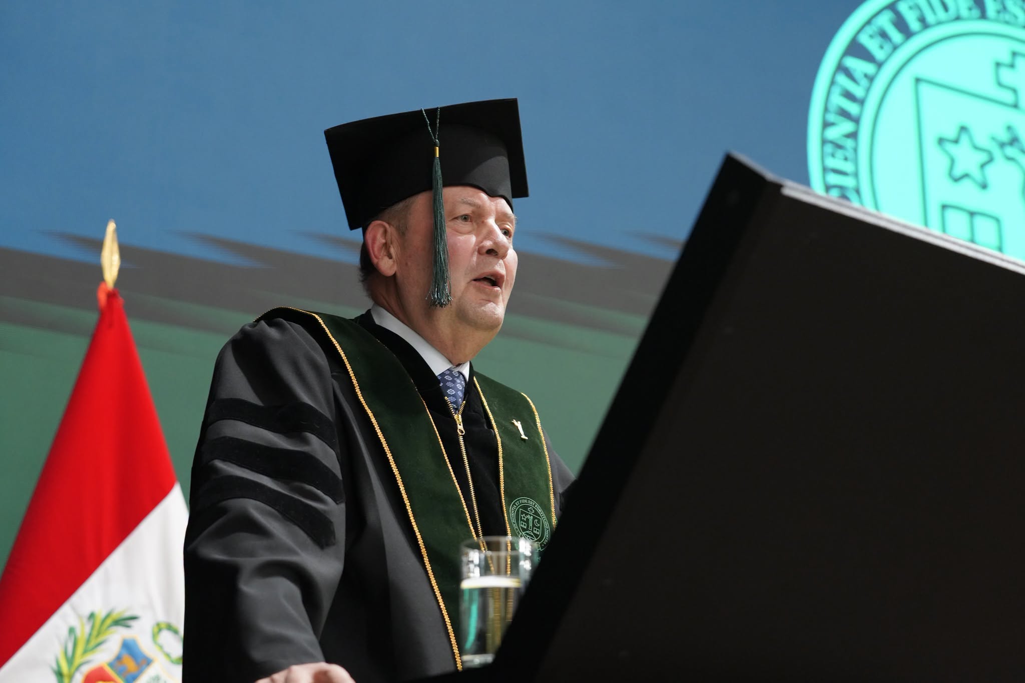 Doctor Honoris Causa, al D. Gonzalo Hernández Vallejo